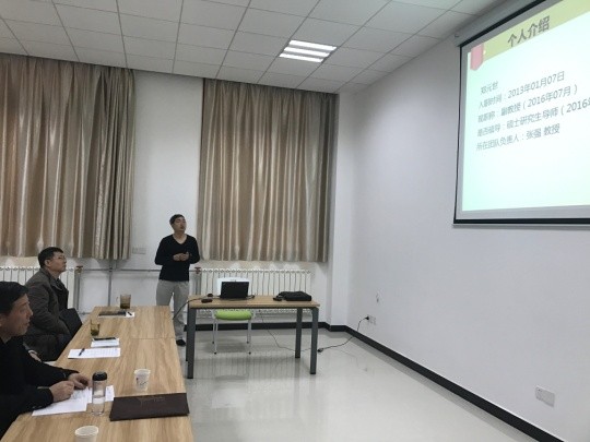 威廉希尔组织新进教师进行首聘期满述职汇报