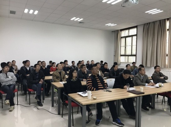 威廉希尔组织新进教师进行首聘期满述职汇报